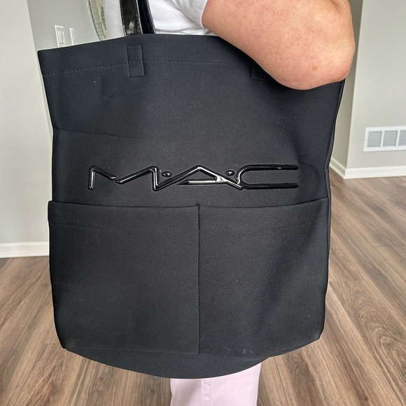 MAC Purse - Picture 1 of 3